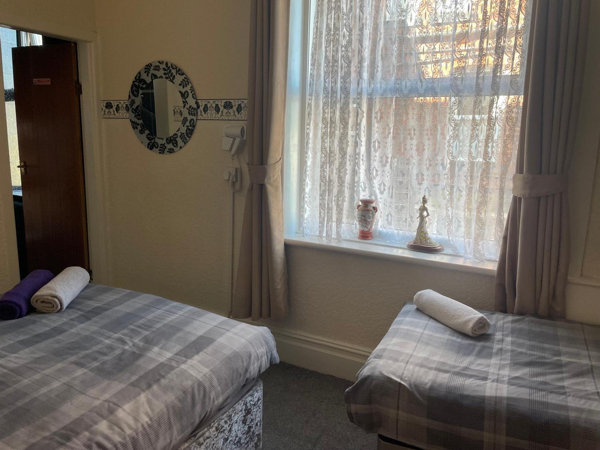 The Shepperton Hotel Blackpool Eksteriør billede